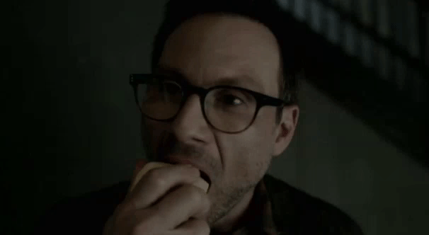 Хрупам си ябълката