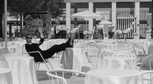 Гифчета: Келнер, поръчката