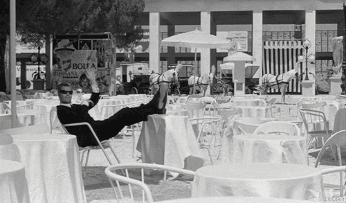 Гифчета: Келнер, поръчката